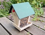 Násypné krmítko na zem pro ptáky 