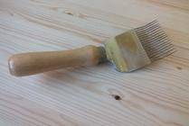 Vidlička na odvíčkování - dřevěná rukojeť 