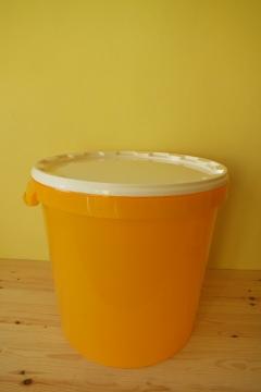 plastova-nadoba-na-med-tenkostenna-30-l40-kg-medu_333_394.jpg